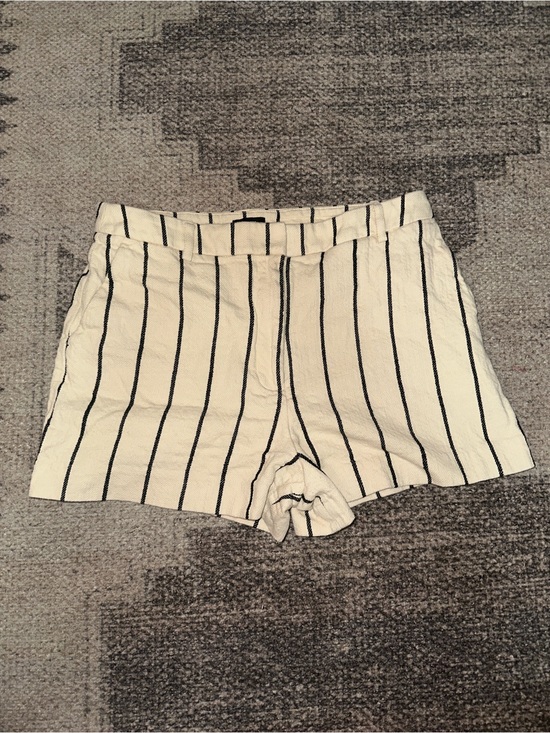 Express Pants - Women’s Cream Striped Casual Shorts